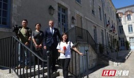 高州网红吃瓜事件视频播放,视频播放量惊人，真相揭秘引热议