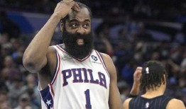 恩比德爆料背伤视频大全,挑战与坚持的篮球传奇