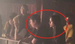 吃瓜网红紫色氛围灯,揭秘网红圈的秘密生活