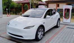 特斯拉最新款爆料车图片,颠覆传统，引领未来出行新潮流”